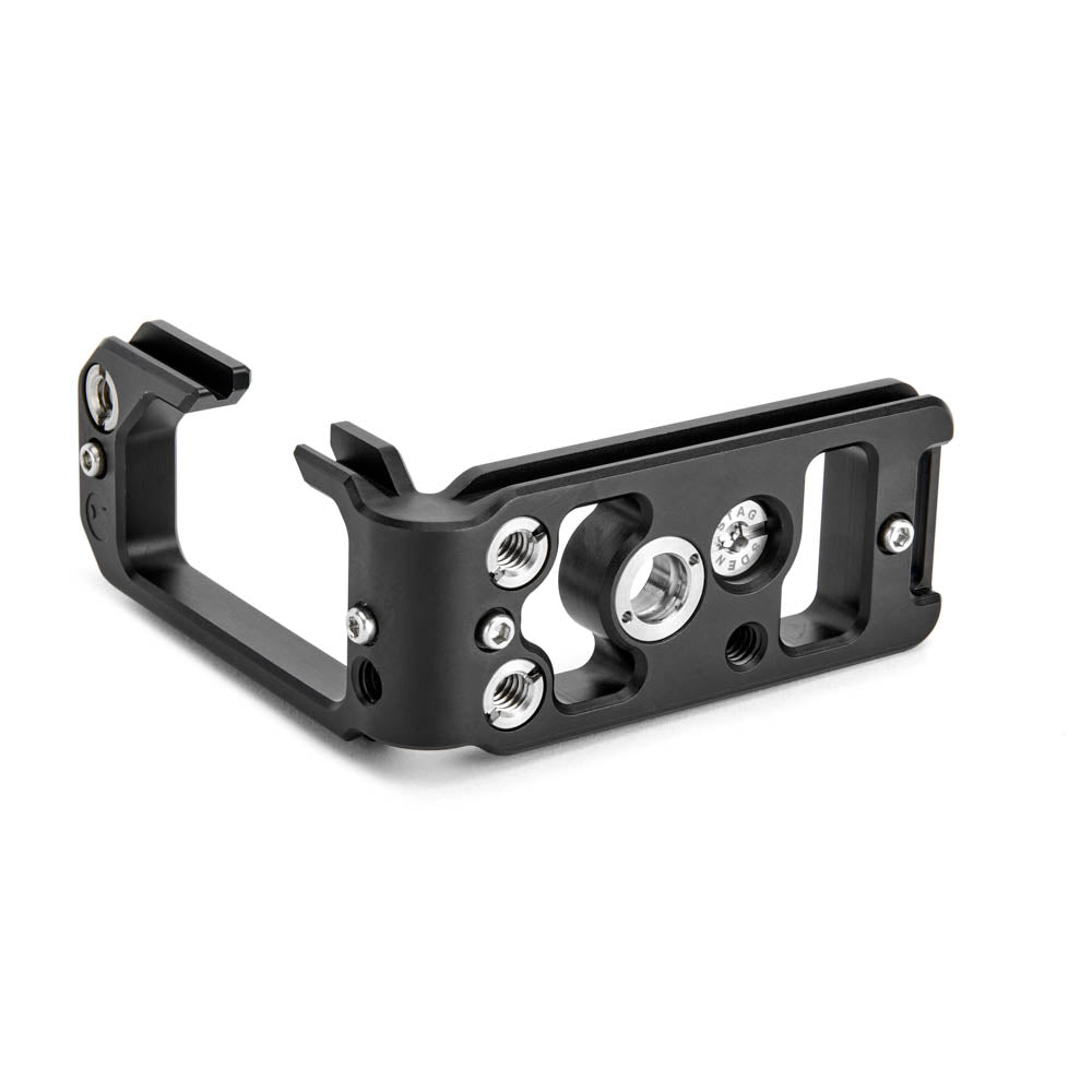 3-legged-thing-riley-l-winkel-canon-r7-arca-swiss-darkness image 6