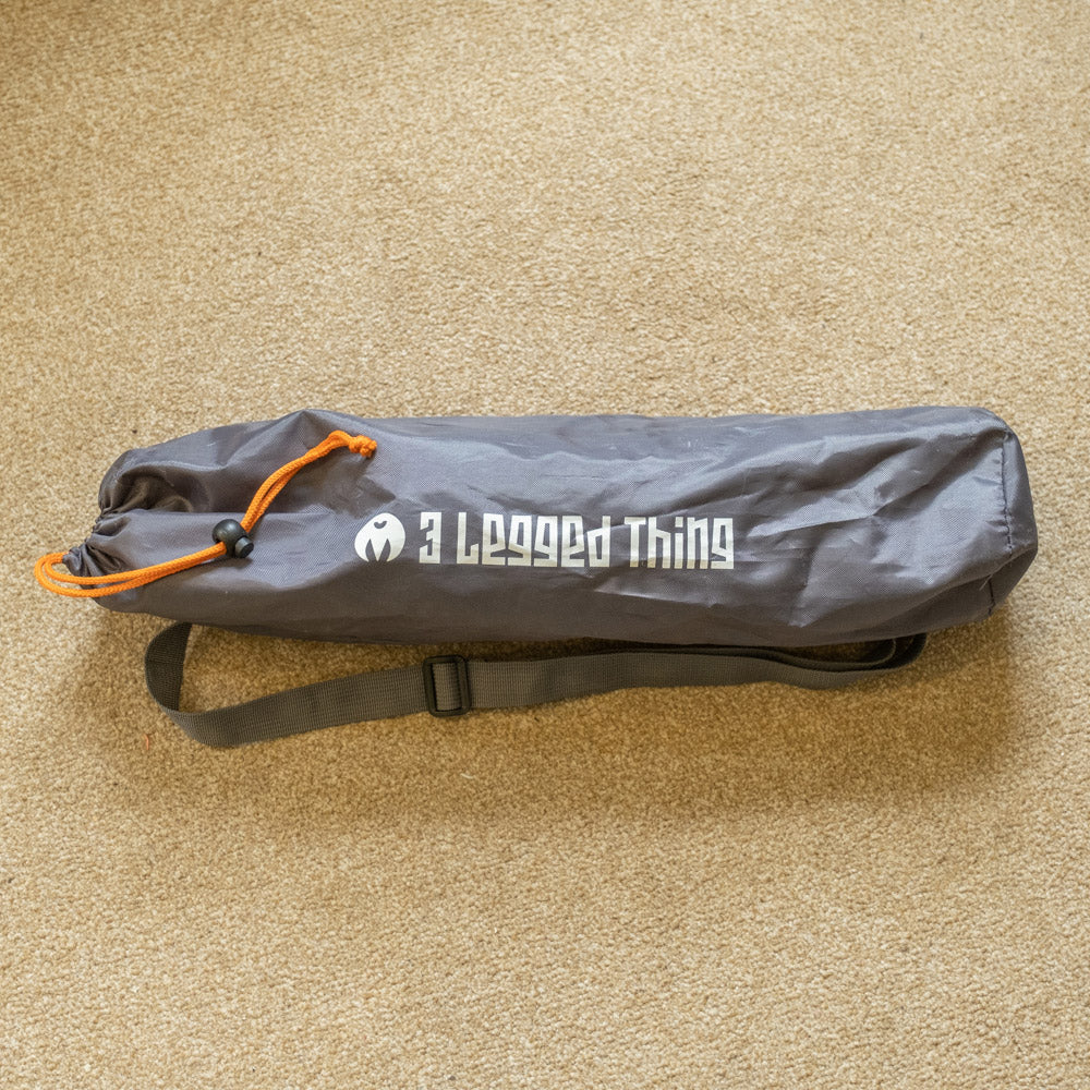 3-legged-thing-billy-travis-patti-stativtasche-grau-ersatz image 1