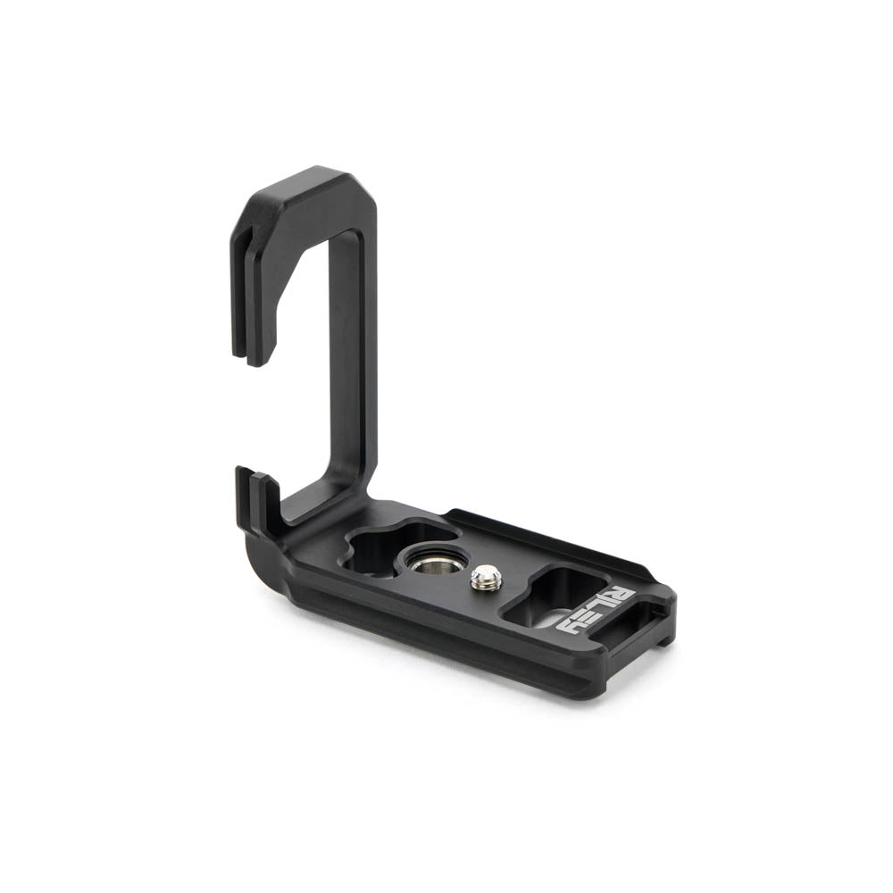 3-legged-thing-riley-l-winkel-canon-r7-arca-swiss-darkness image 2
