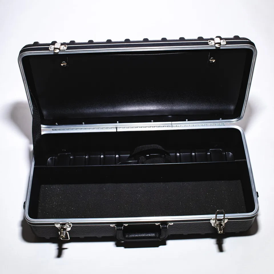lowel-vip-84-go-case-transportkoffer-ohne-einsatz-schwarz image 1