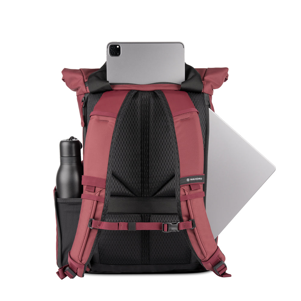 wandrd-prvke-edc-rucksack-schwarz-mit-laptopfach image 7